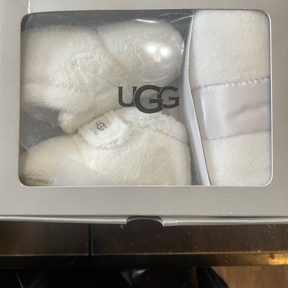 UGG New in box Baby's Two-Piece Bixbee and Lovey Gift Set (white only ) - Picture 3 of 4